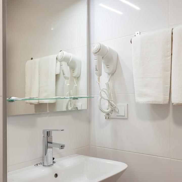Hotel Prada. Gijon Bagian luar foto